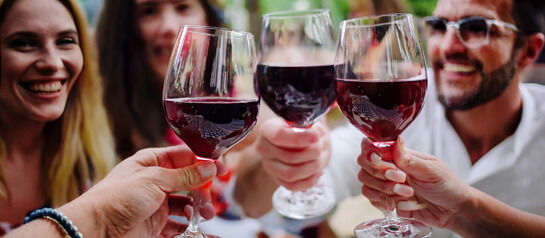 fete-personne-vin-societe-france
